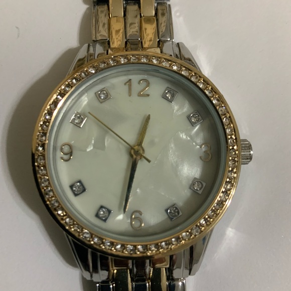 Like New JAPAN MOVT stainless Steel Women's Two Tone Round Watch - Picture 1 of 8